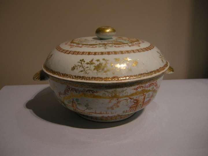 Soup tureen porcelain chinese export in Meissen style